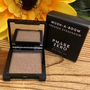 Phase Zero Eyeshadow in Mush-a-boom